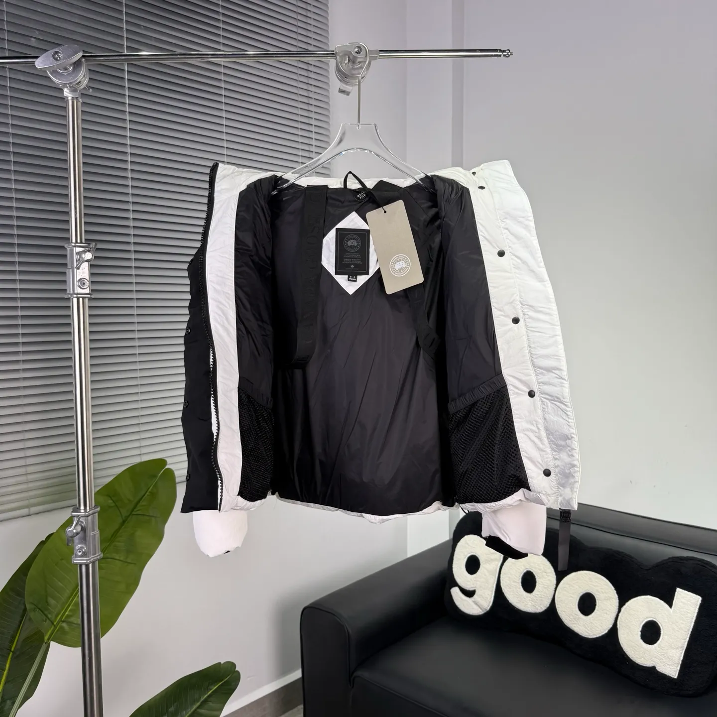 P880 High-end quality 𝑪𝒂𝒏𝒂𝒅𝒂 𝑮𝒐𝒐𝒔𝒆｜Canada Goose Black Label Street Sewing Logo Label Short Down Jacket/Ouyang Nana Generation / Unisex Style 𝗦𝗶𝘇𝗲：𝗫𝗦 𝗦 𝗠 𝗟 𝗫𝗟 𝗫𝗫𝗟 Product color: black, pure white, off-white, cherry blossom pink, green, brown, Coding: 𝟬𝟬𝟬𝟲𝟭𝟬𝗖